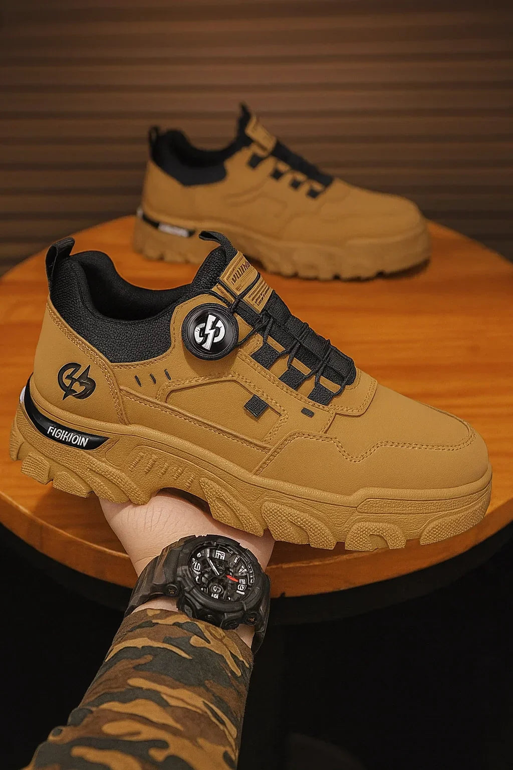 Rotation Button Outdoor Shoes